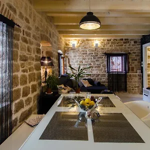 Capo Family & Capo -old Town-parking Appartement Trogir