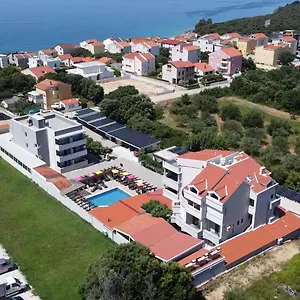 4* Hotel apartamentowy Plat
